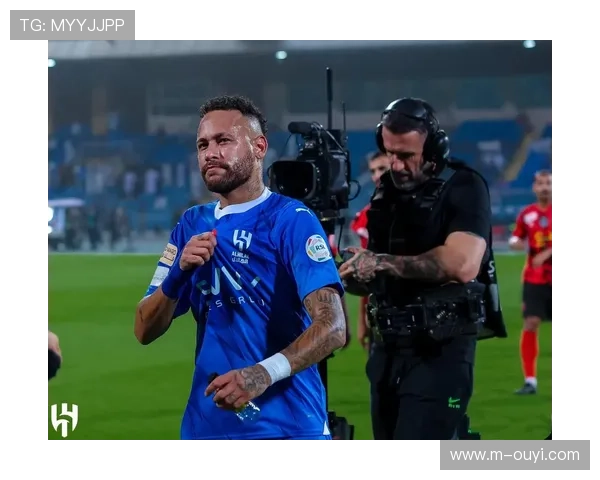 布拉格雪战突发边裁受伤，第四官员替补登场执裁